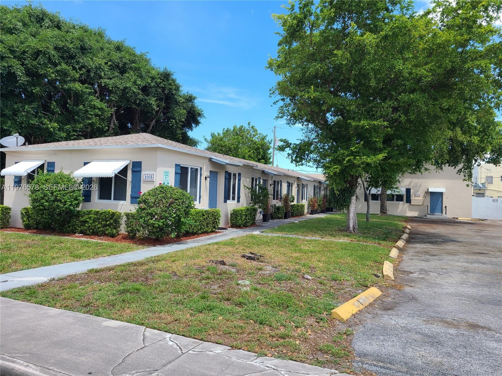 Property Photo:  1005 N 18th Ct 3  FL 33020 