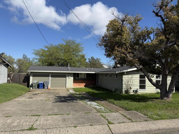 Property Photo:  1400 Riviera Drive  CA 96001 