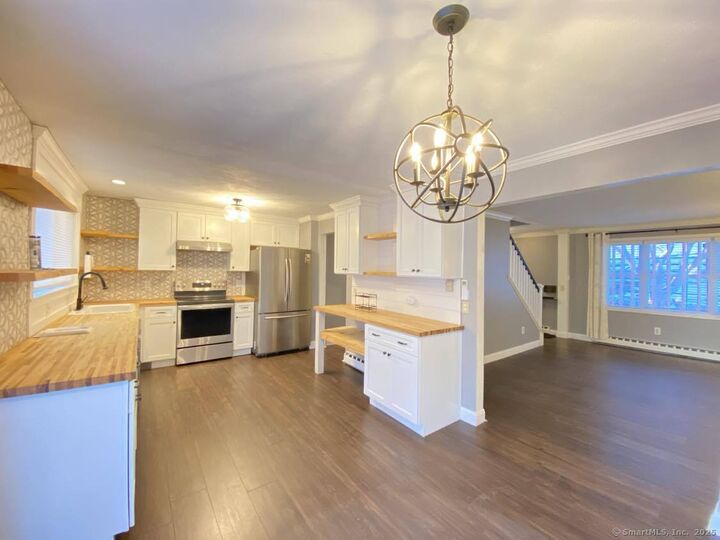Property Photo:  10 Fleetwood Drive  CT 06810 