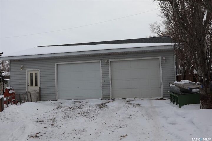 Property Photo:  228 7th Avenue E  SK S0H 1X0 