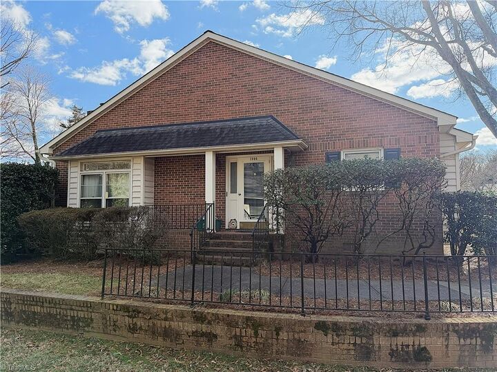 Property Photo:  1806 Oakcrest Court  NC 27106 