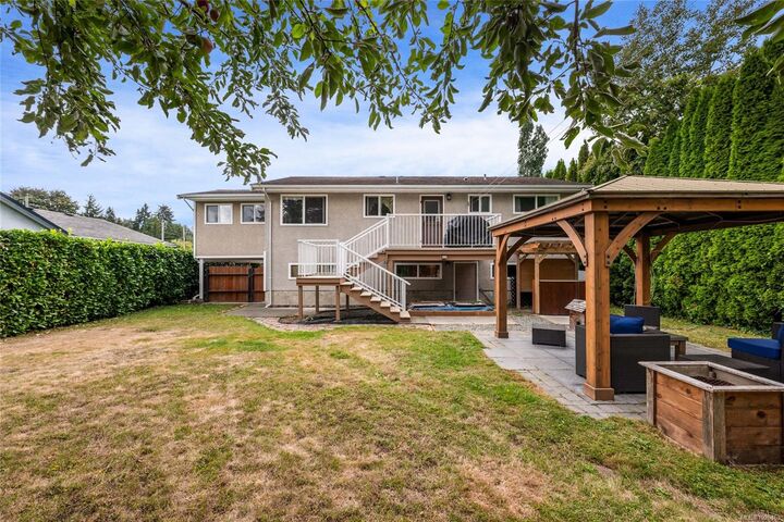 Property Photo: 831 Wharncliffe Rd BC V9L 2K3