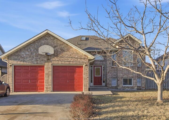 2820 Wildberry Crescent — photo 1