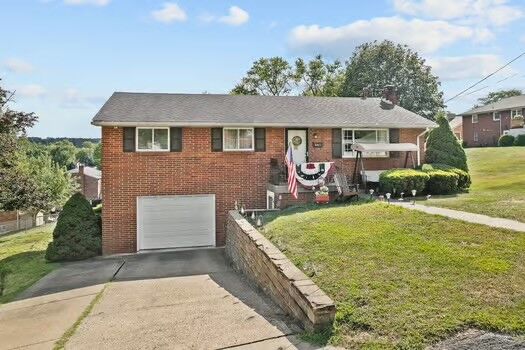 Property Photo:  665 Summerlea Ave  PA 15301 