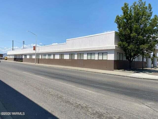 Property Photo:  102 N Wapato Ave  WA 98951 