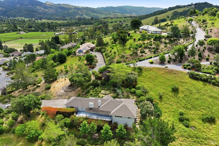 Property Photo: 437 Crestridge Place CA 95409