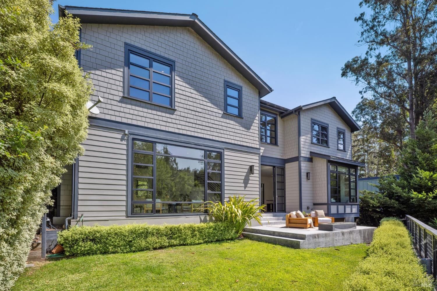 Property Photo:  409 Montford Avenue  CA 94941 