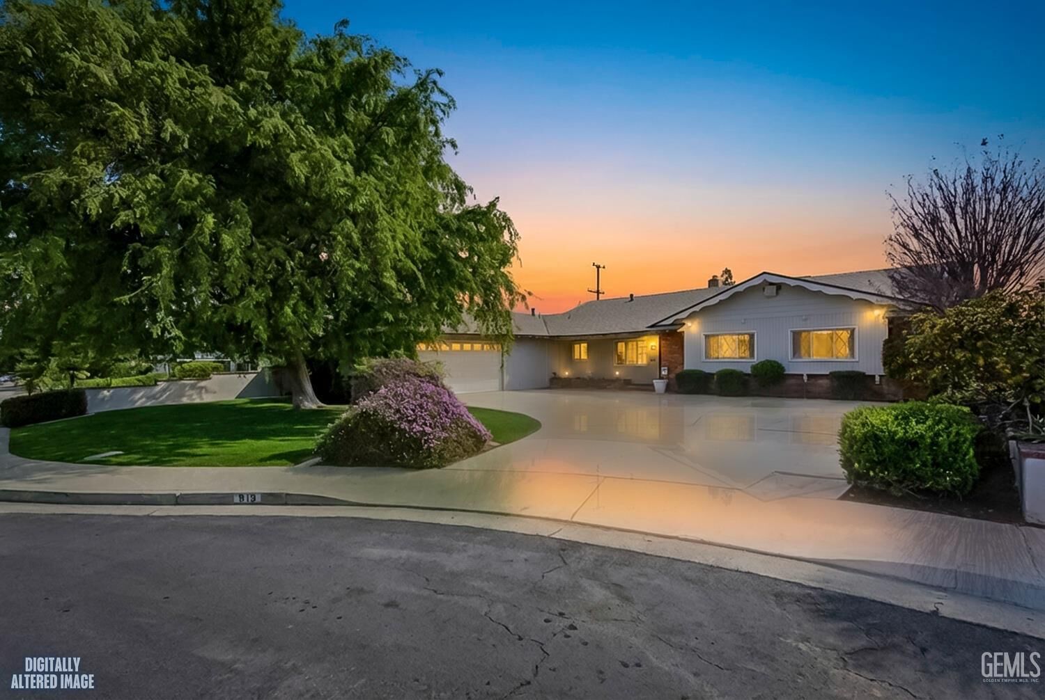 Property Photo:  913 Elizabeth Court  CA 93308 