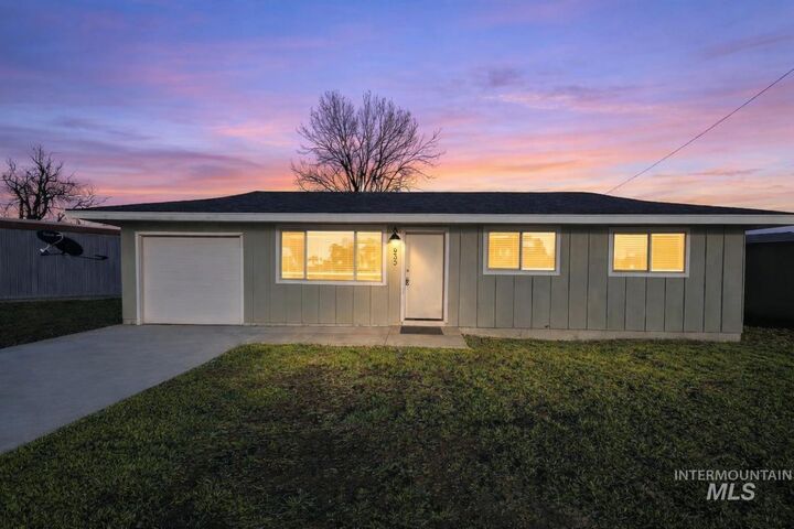 Property Photo:  685 S 12th E  ID 83647-0000 