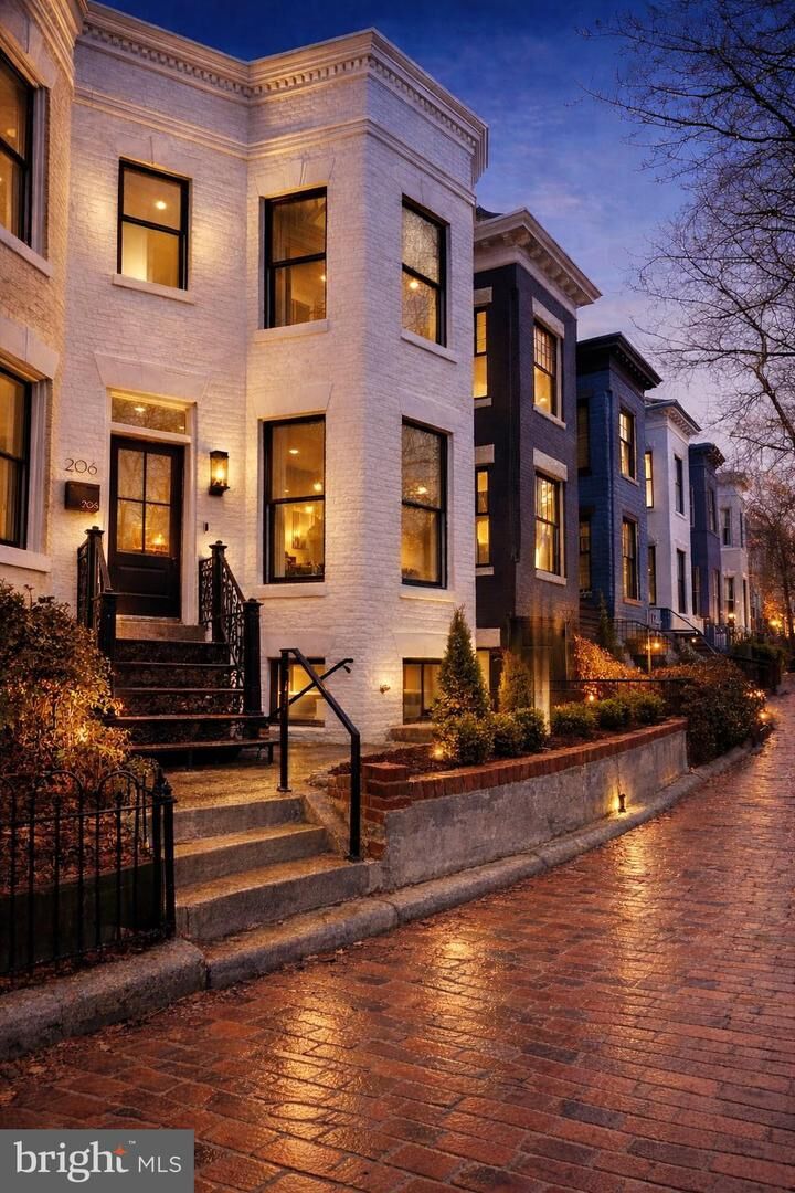 Property Photo:  206 10th Street NE  DC 20002 