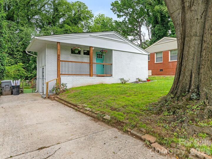 Property Photo:  1831 Erie Street  NC 28216 