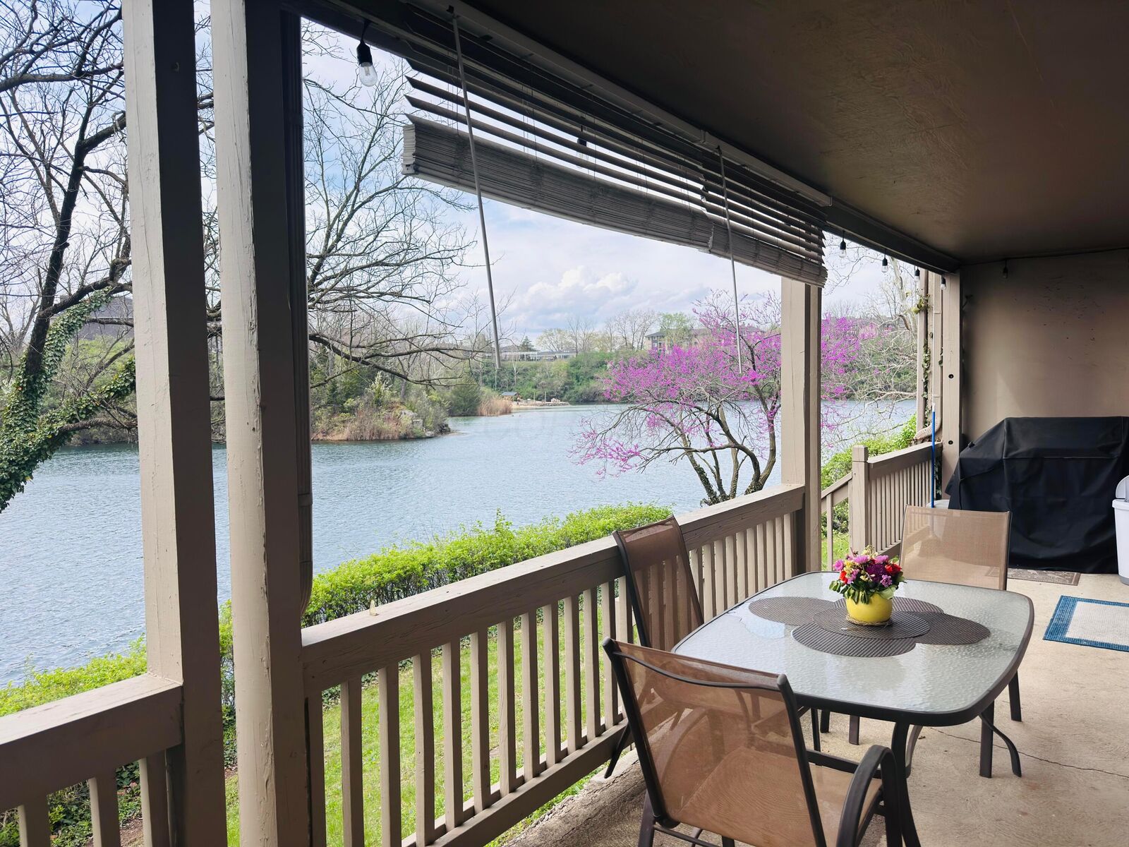 Property Photo: 1407 Lake Shore Drive OH 43204