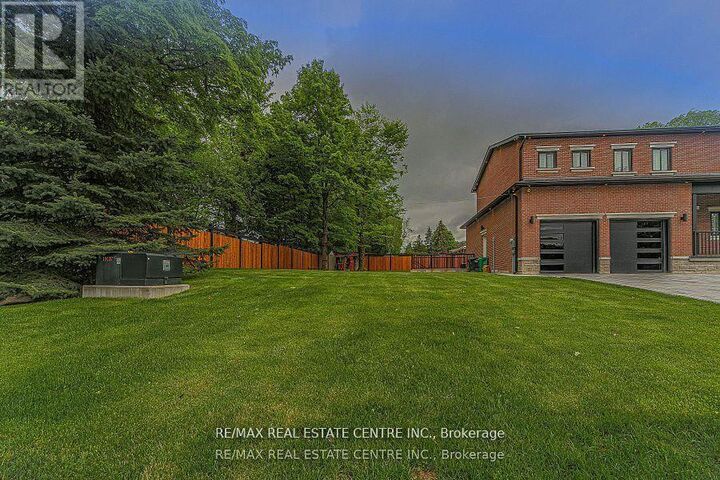 Property Photo: 1 Hawthorn Crescent ON L6S 1A9