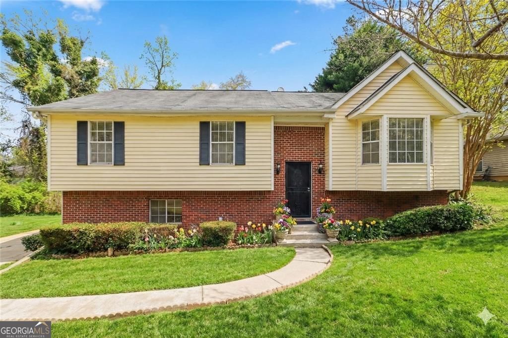 Property Photo:  6811 Edmonton Court  GA 30058 