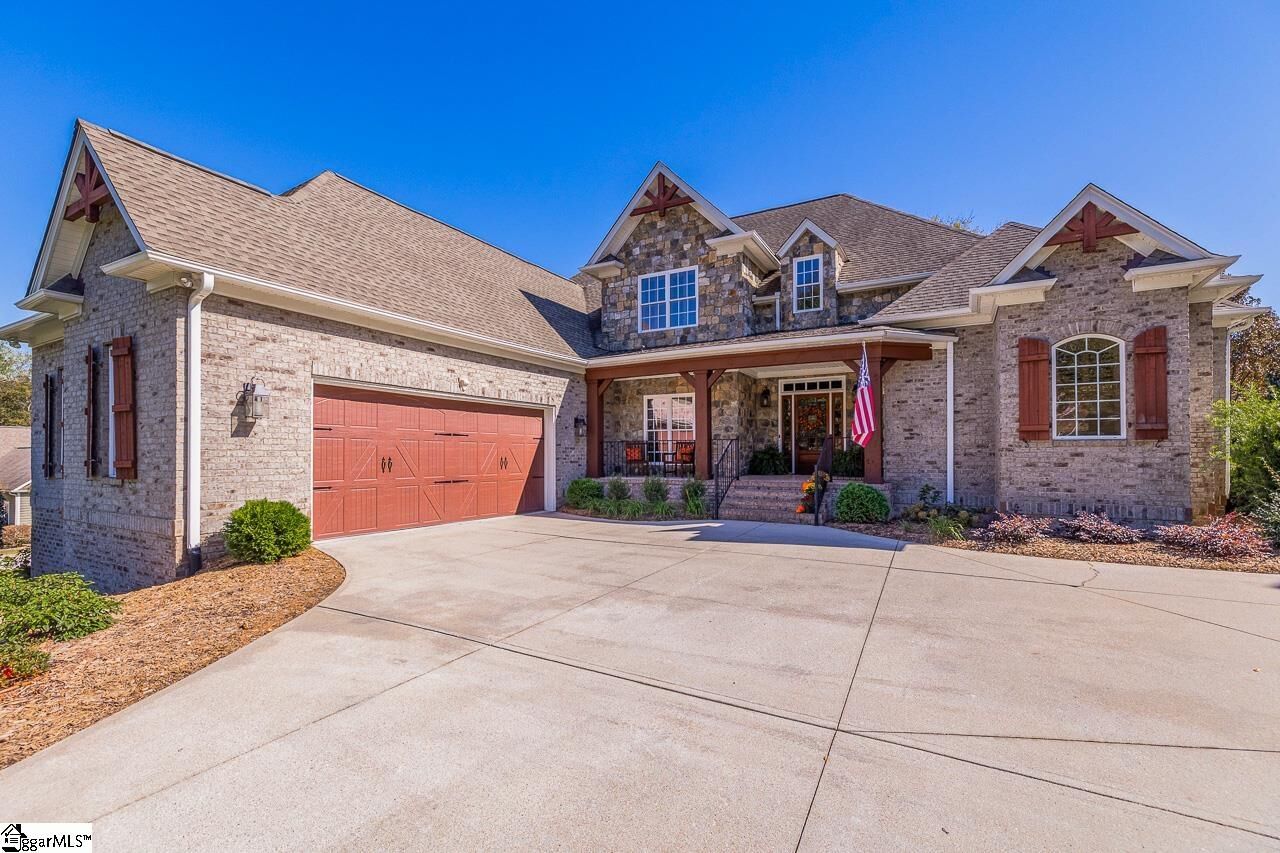 Property Photo:  1 Riverbanks Court  SC 29651 