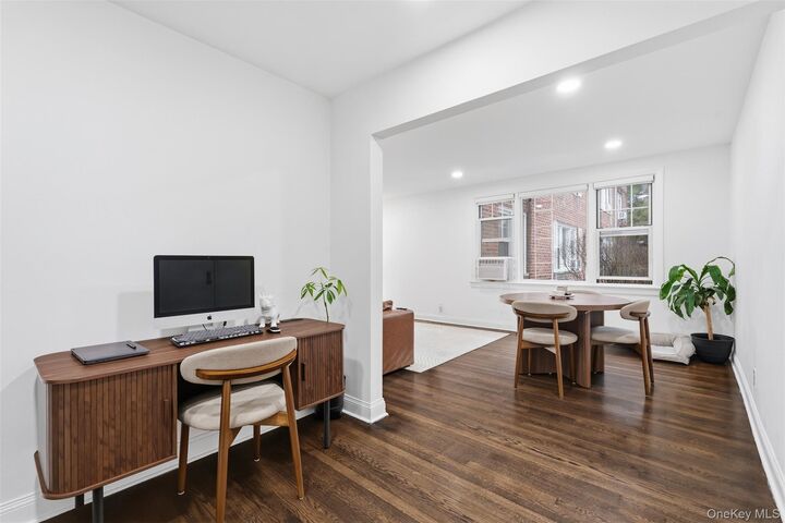 Property Photo:  14 Soundview Avenue 31  NY 10606 