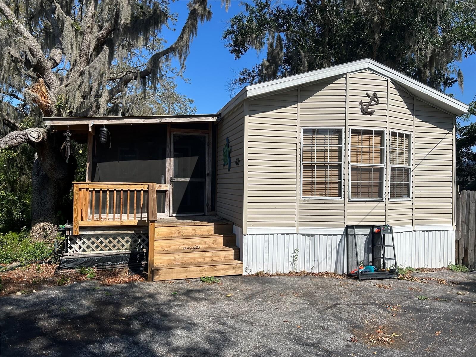 Property Photo: 419 Frances Circle FL 33570