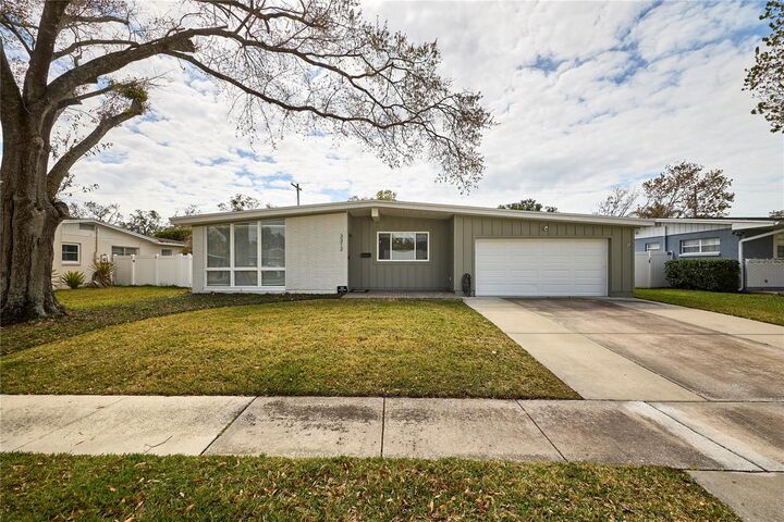 Property Photo:  3312 Nakora Drive  FL 33618 