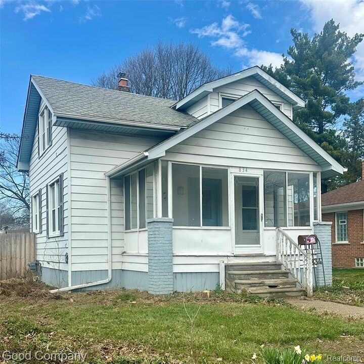 Property Photo:  834 W Houstonia Avenue  MI 48073 4084 