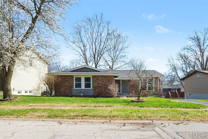 Property Photo:  400 Woodrun Drive  MO 63021 