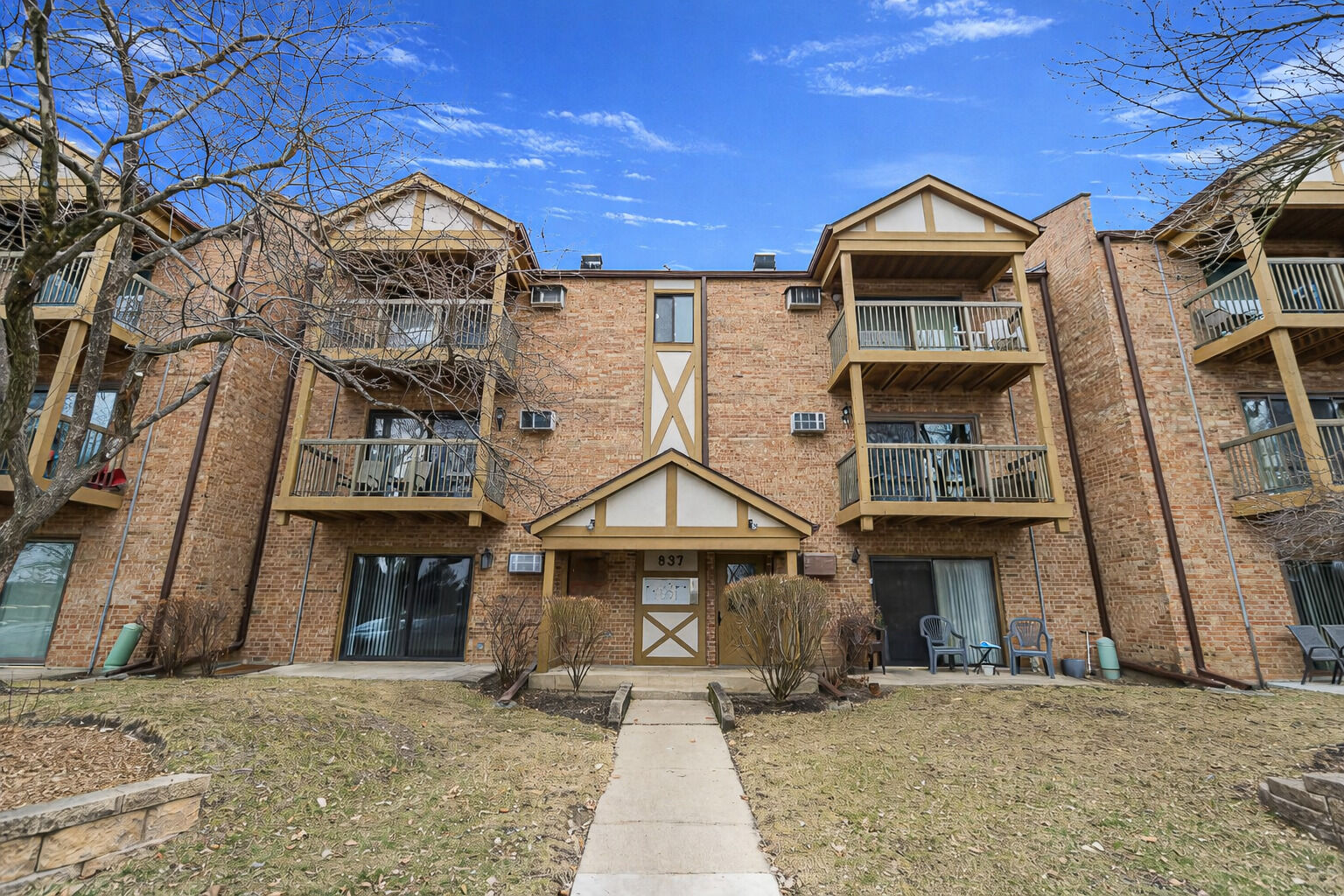 Property Photo:  837 S Dwyer Avenue A  IL 60005 