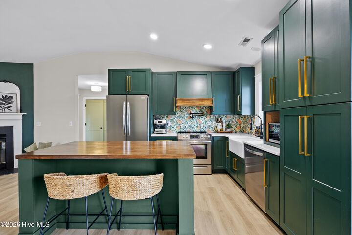 Property Photo:  7400 Ridgeview Place  NC 28411 