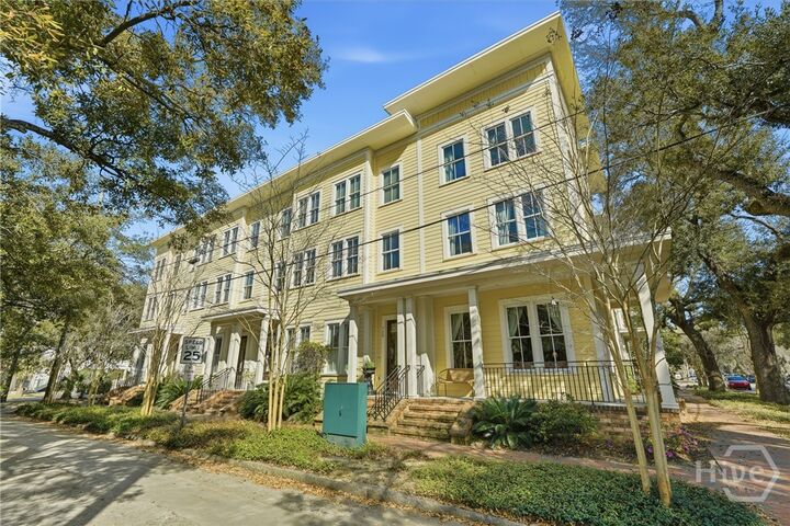 Property Photo:  720 Tattnall Street  GA 31401 