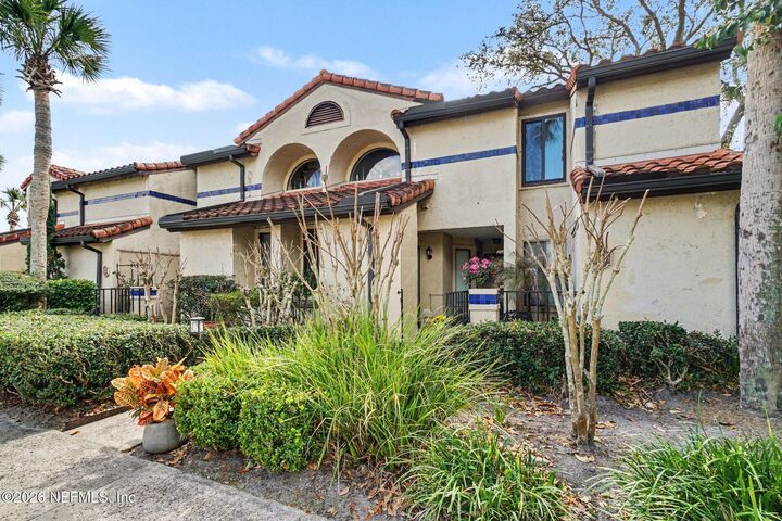 Property Photo:  3809 Lavista Circle 204  FL 32217 