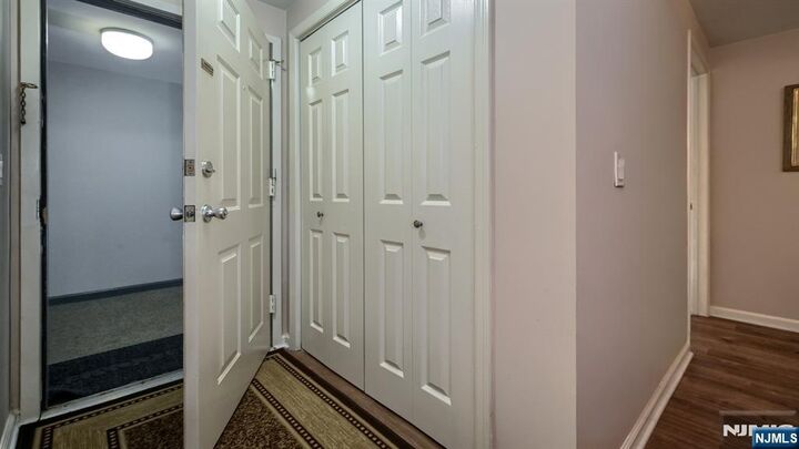 Property Photo:  520 Newark Pompton 222  NJ 07444 