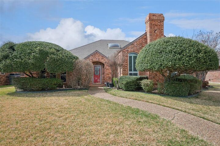 Property Photo:  2528 Willowdale Drive  TX 75006 