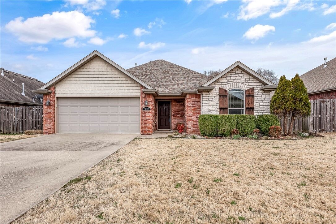 Property Photo:  3037 N Azure Avenue  AR 72704 