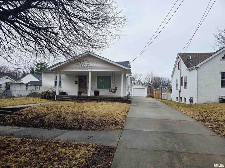 Property Photo:  34 8th Avenue  IL 61520 