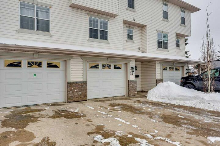 Property Photo:  15 Kerry Wood Mews  AB T4N 7B8 