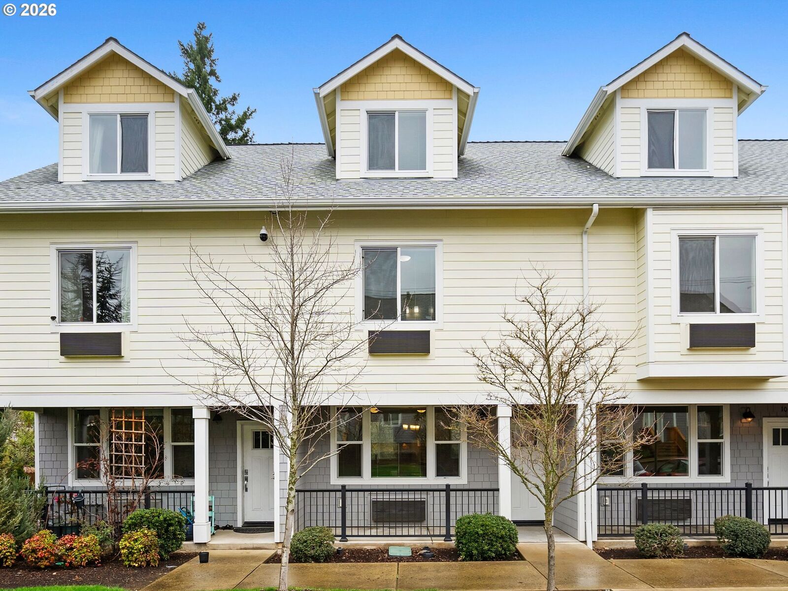 Property Photo:  10843 E Burnside St  OR 97216 