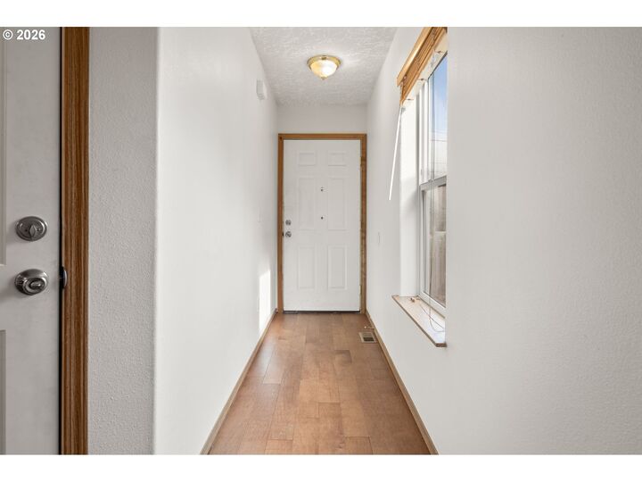 Property Photo:  6866 N Sedro St  OR 97203 