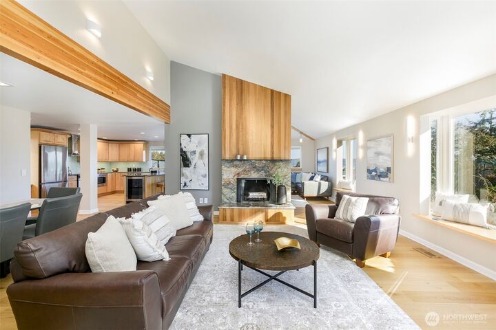 Property Photo:  6001  60th Avenue NE  WA 98115 