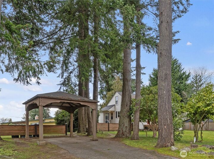 Property Photo:  21522  92nd Avenue W  WA 98020 