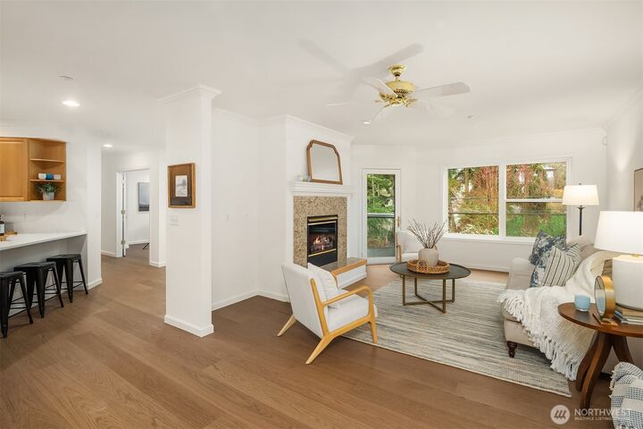 Property Photo:  836  2nd Avenue 303  WA 98033 