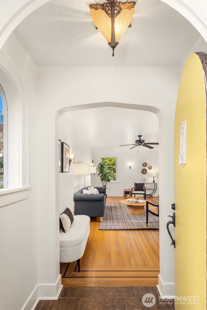 Property Photo:  5728  34th Avenue NE  WA 98105 