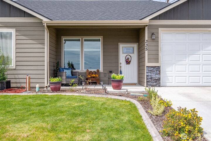 Property Photo: 335 Canal Drive WA 98823