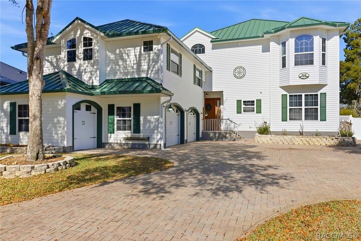 Property Photo:  300 NW 12th Avenue  FL 34428 