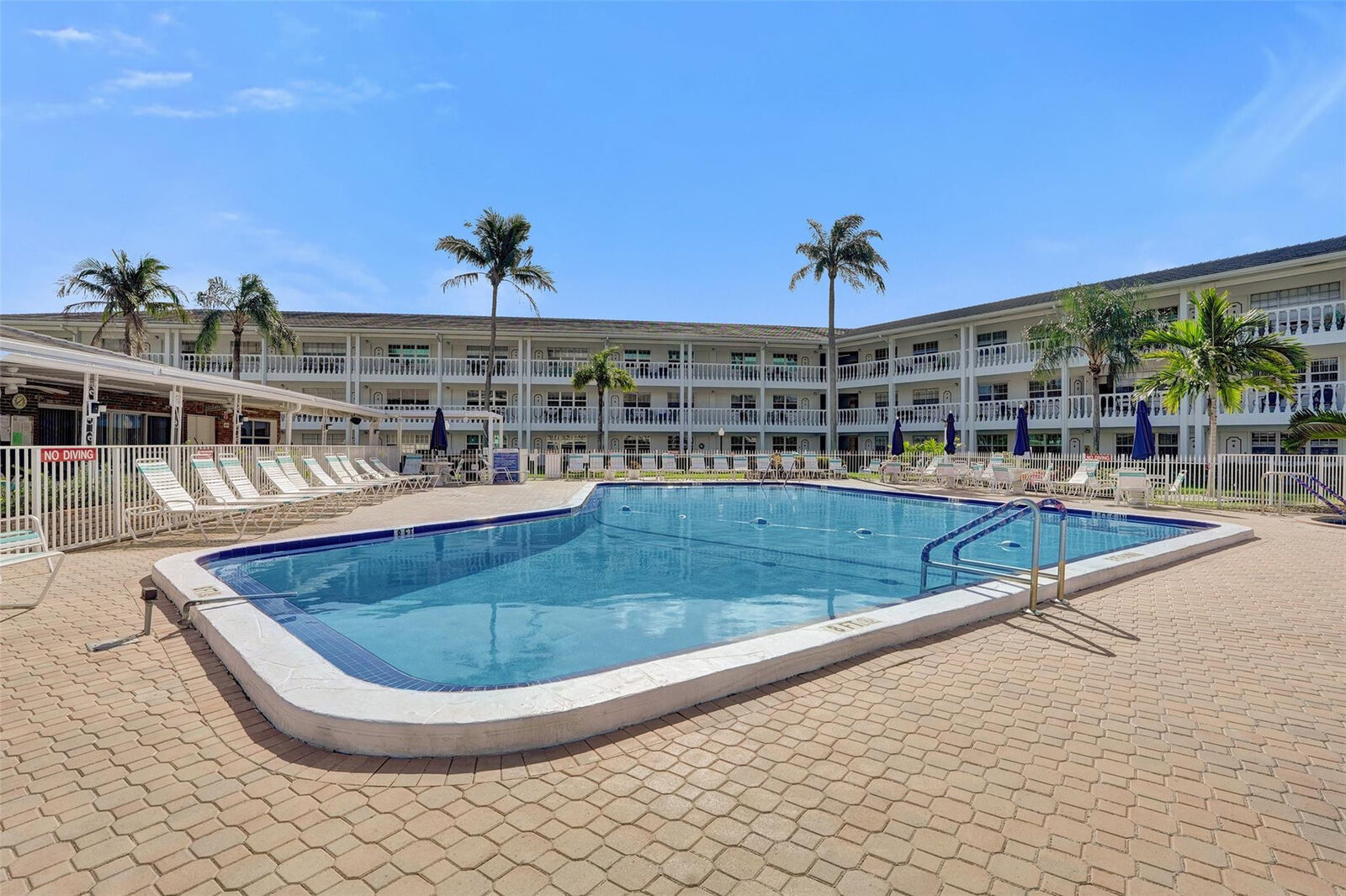 Property Photo:  5208 NE 24th Terrace F118  FL 33308 