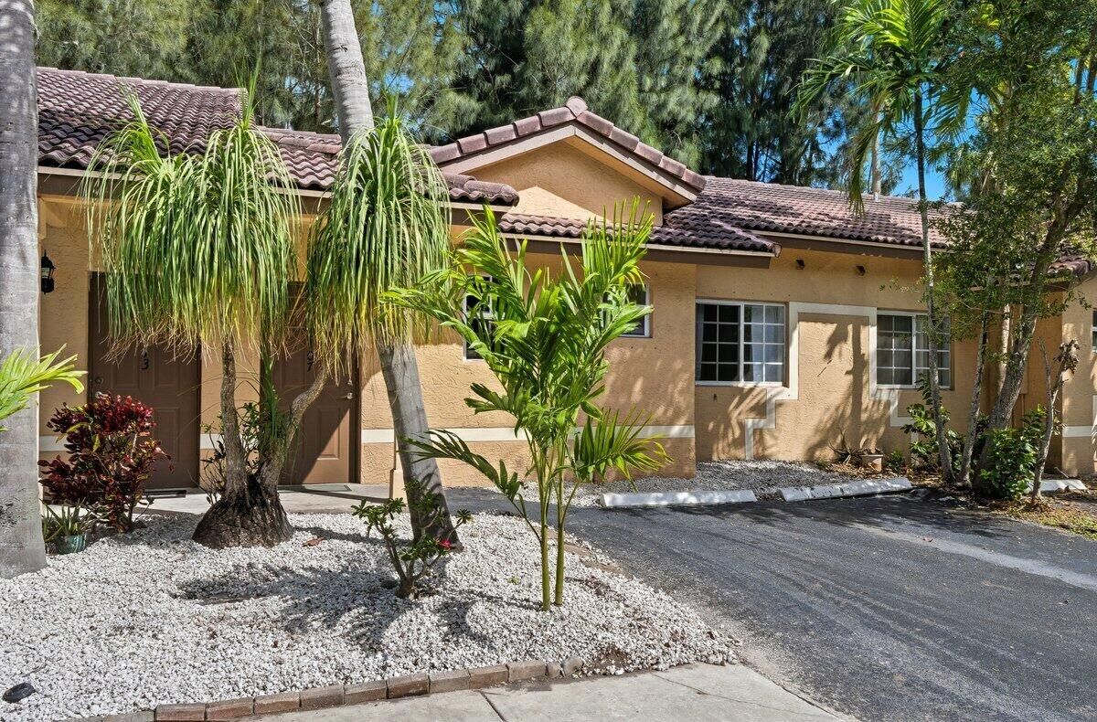 Property Photo:  6207 Garden Court  FL 33314 