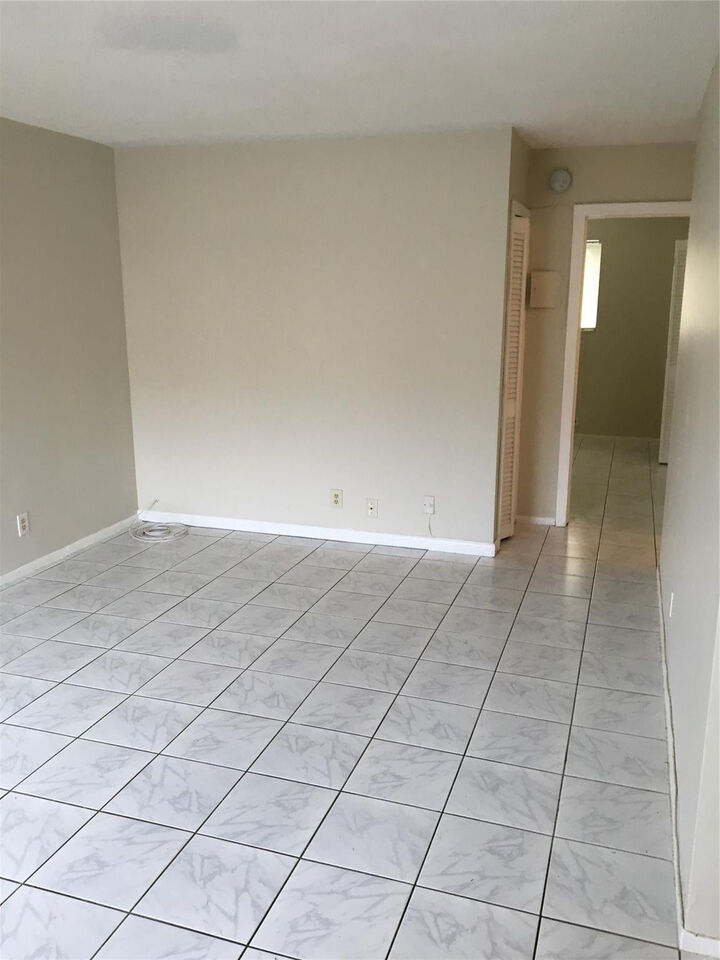 Property Photo:  1812 E Oakland Park Boulevard 33  FL 33306 