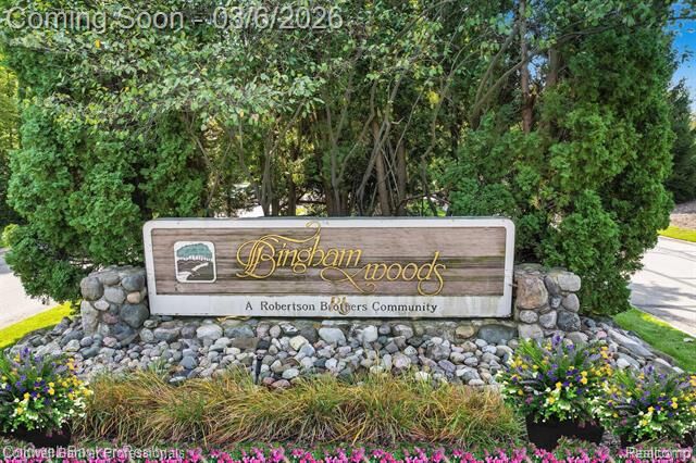 Property Photo:  23715 Overlook Circle  MI 48025 