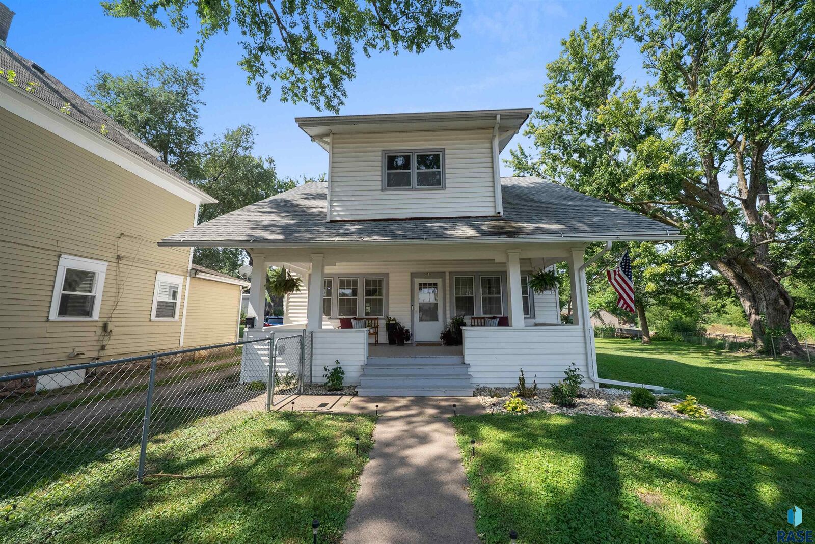 Property Photo:  601 S Prairie Ave  SD 57104 