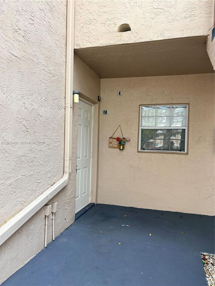 Property Photo:  1701 NW 96th Ter 1E  FL 33024 