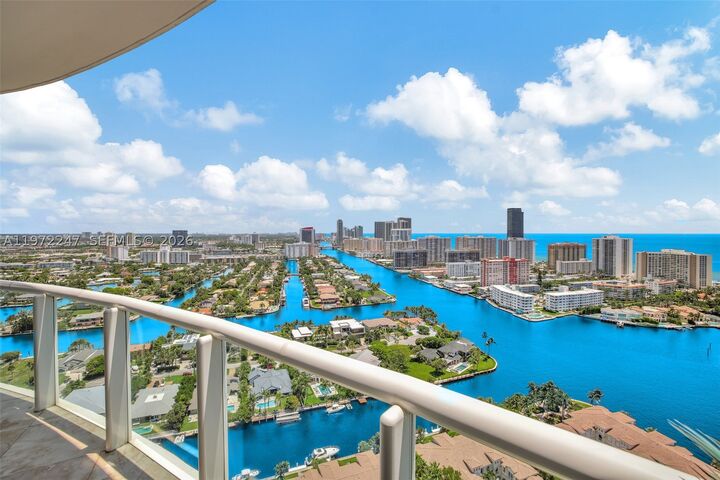 Property Photo:  21200 Point Pl Ph 2804  FL 33180 