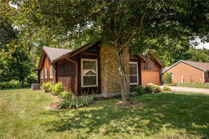 Property Photo: 645 Hampton Court IN 47172