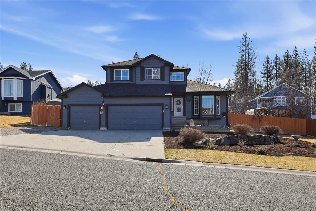 Property Photo:  3014 E Pineglen Ave  WA 99021 